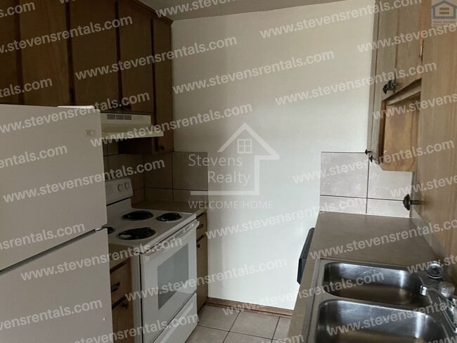 Photo - 1912 SW D Ave