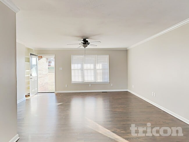 Photo - 137 Deercroft Dr