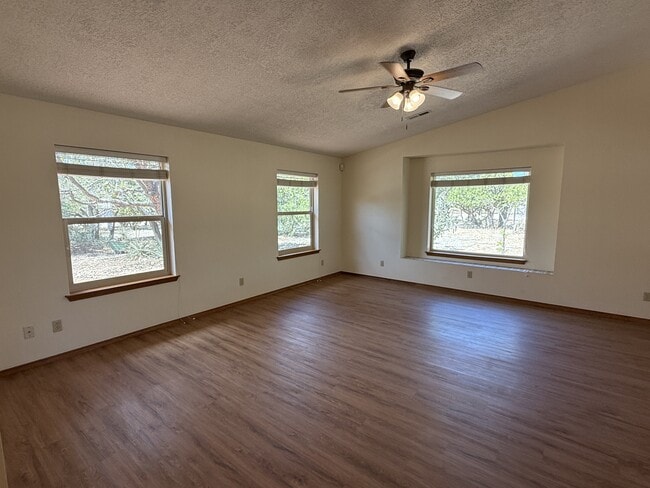 Photo - 1 Autumnwood Ct
