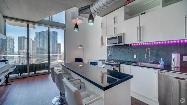 Building Photo - 690 SW 1st Ct Unit 2704 Rental