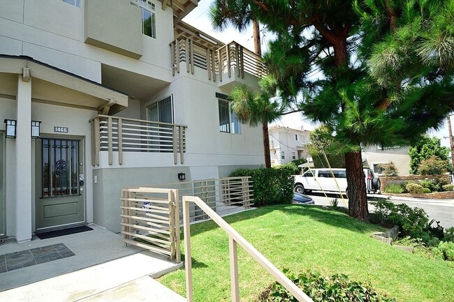 Photo - 3 Bedroom Contemporary Town Home Adjacent to Polliwog Park