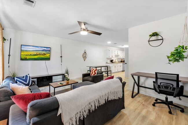 Photo - 1308 W Brevard St Unidad ID1319915P