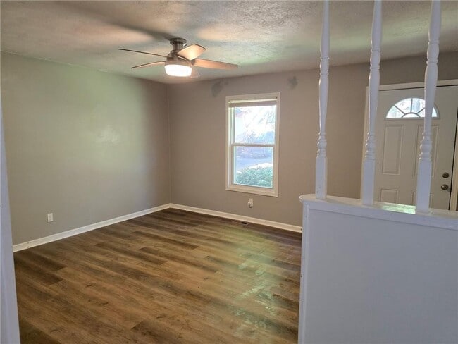 Photo - 485 Pineland Rd SW