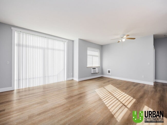 Photo - Bright 2 Bedroom Condo in Beautiful Libert...