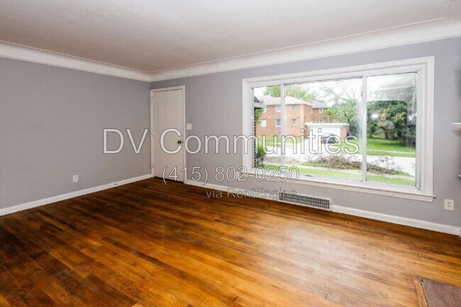 Photo - 915 Clarence Rd