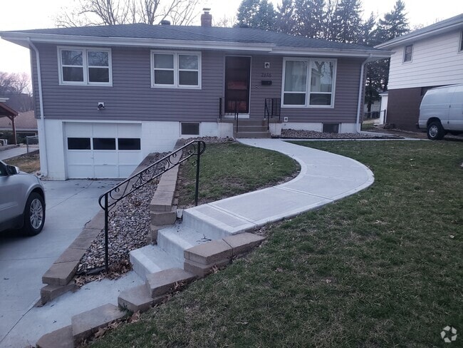 Building Photo - 2616 S 48th Ave Rental