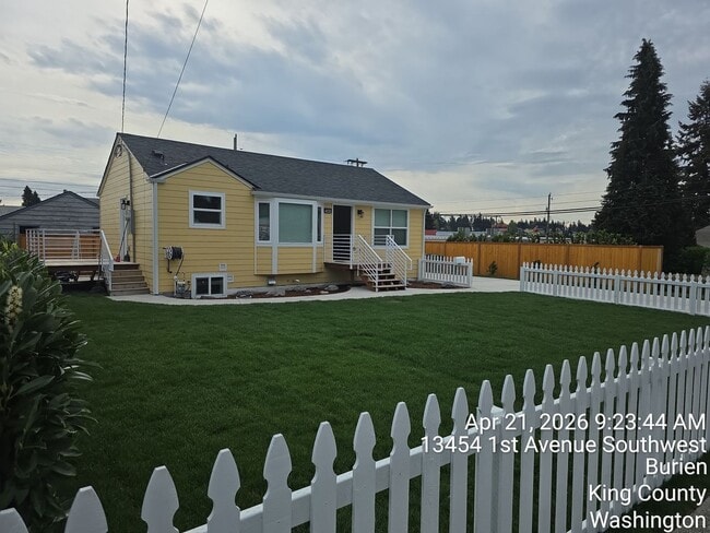 Building Photo - Burien Newly remodeled home - 3 bedrooms 2 bathrooms - A must see - available NOW