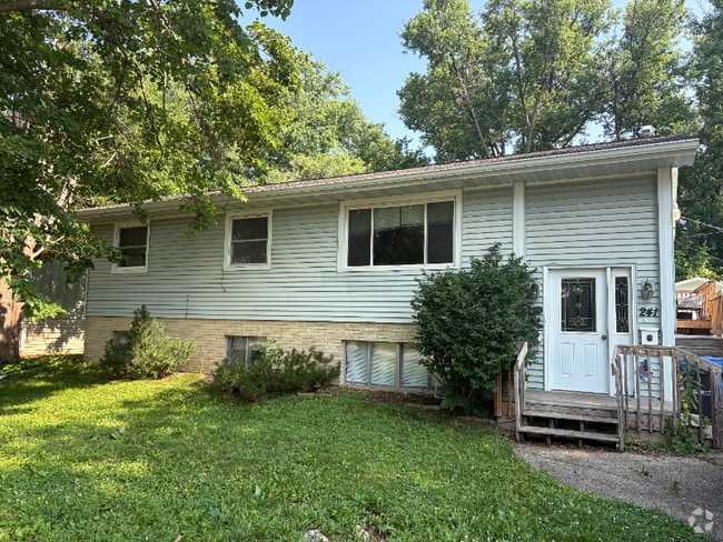 Building Photo - 241-241 Prairie View St Rental