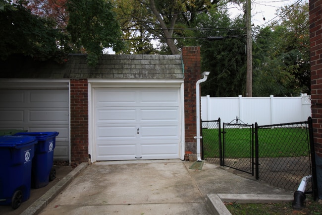 Photo - 2807 Harview Ave