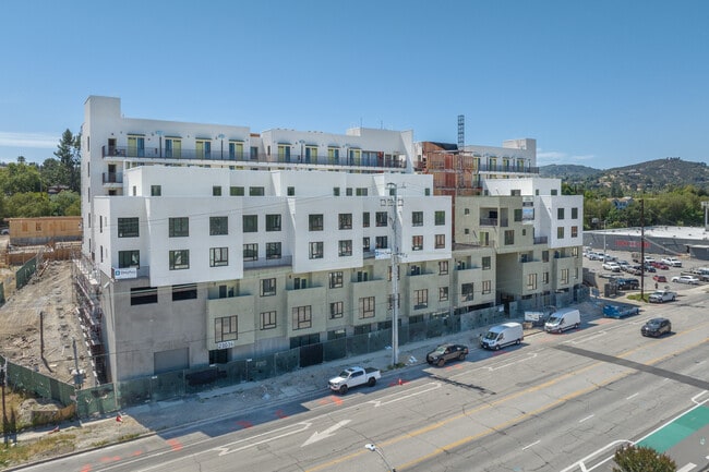 Photo - Woodlake Apartments