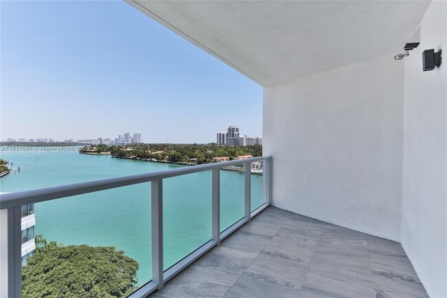 Photo - 9821 E Bay Harbor Dr Unidad 902