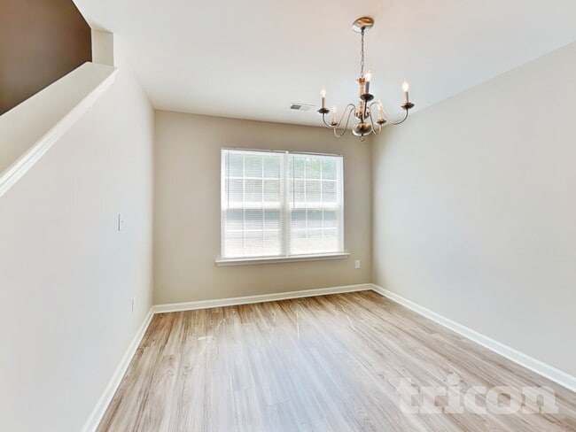 Photo - 747 Markham Cir