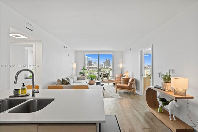 Building Photo - 4250 Biscayne Blvd Unit 1218