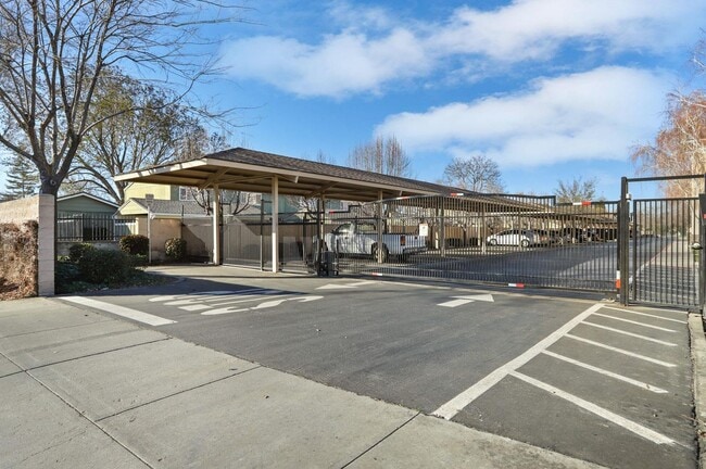 Entrada con puerta - 565 Peerless Way Unidad 108