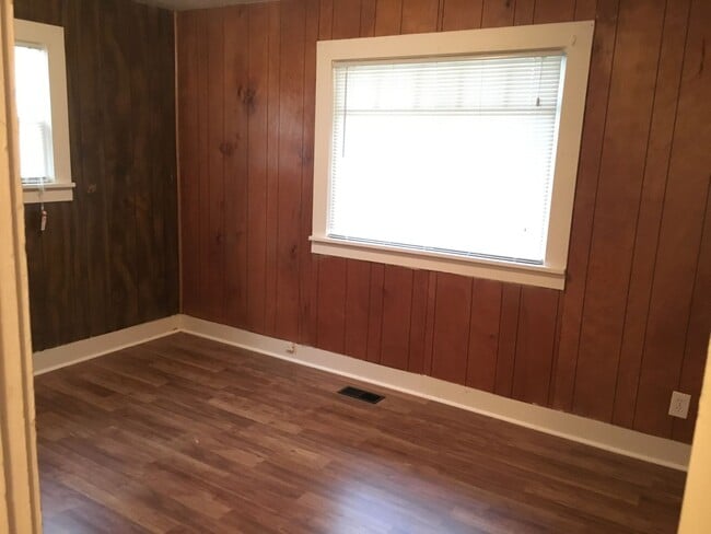 Photo - 2 bed, 1 bath Located in Sumner Neighborhood!!!