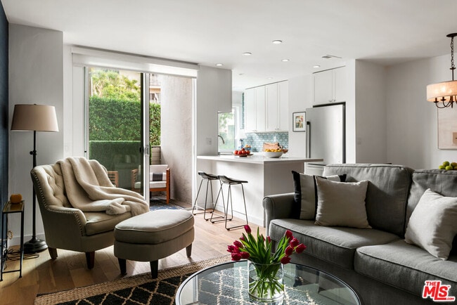 Building Photo - 7250 Franklin Ave Unit 101