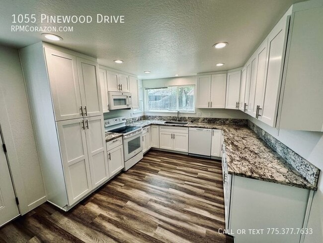 Photo - 1055 Pinewood Dr