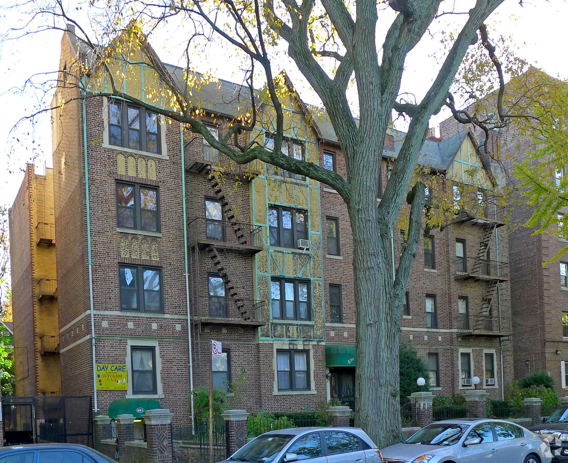 The Caledonia - The Caledonia Apartments