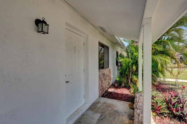 Building Photo - 9186 Roan Ln
