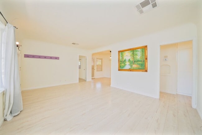 Photo - 349 E Newman Ave Unidad A