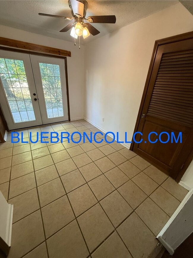 Photo - 717 NE Banner Dr Unidad 717 NE Banner Dr.-A