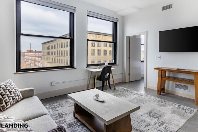 Photo - 5000 Euclid Ave Unidad 304