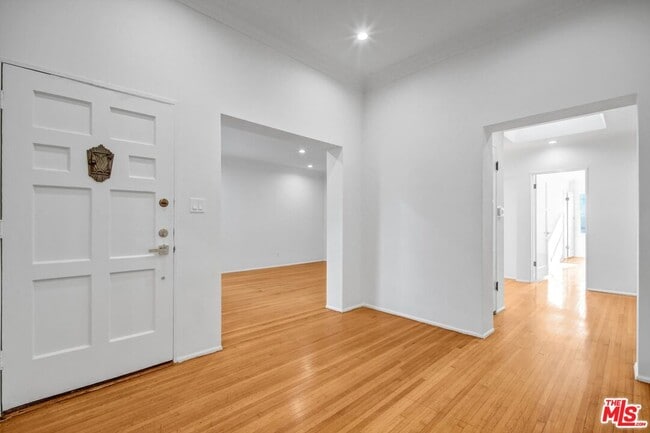 Photo - 207 S Reeves Dr