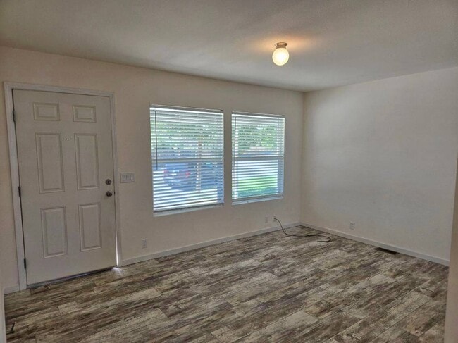 Photo - 501 E Kinney St