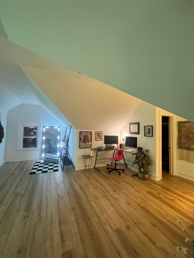 Building Photo - 1683 Eddington Rd Unit 3