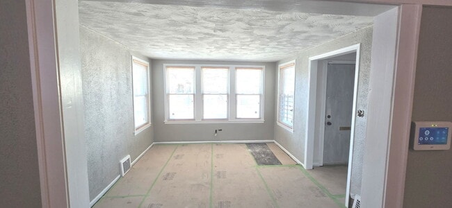 Photo - 7131 S Wood St