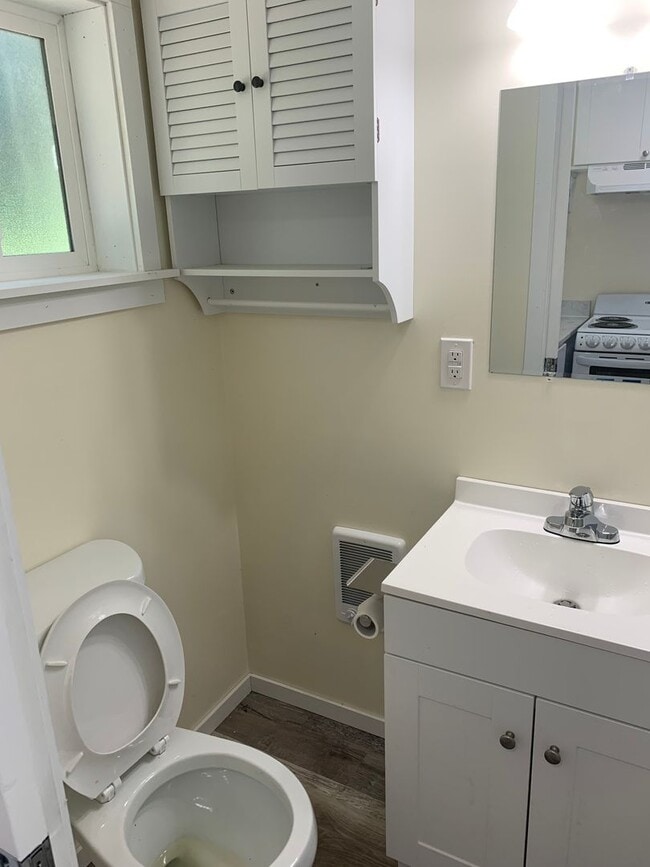 Photo - North Gate - Cozy 1 bed/ 1 bath house on quiet street with a huge back yard!