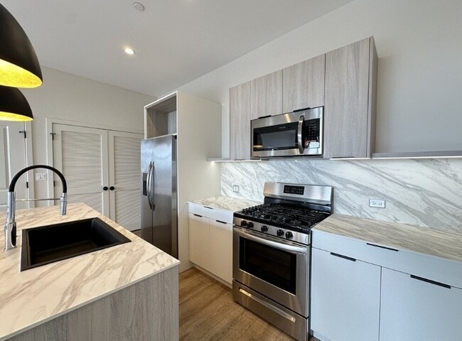 Photo - 3207 N Narragansett Ave Unit 405
