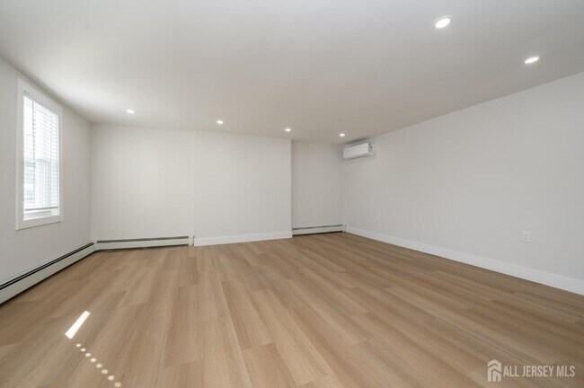 Photo - 8 Orchard St