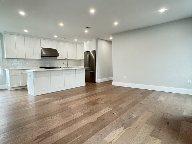 Building Photo - 39 Bonner Ave Unit 2 Rental