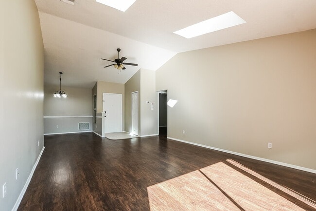 Photo - 1142 Covington St Casa