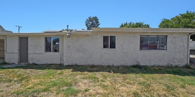 9925 Bloomington Ave, # B, Bloomington, CA... - 9925 Bloomington Ave, # B, Bloomington, CA... Casa