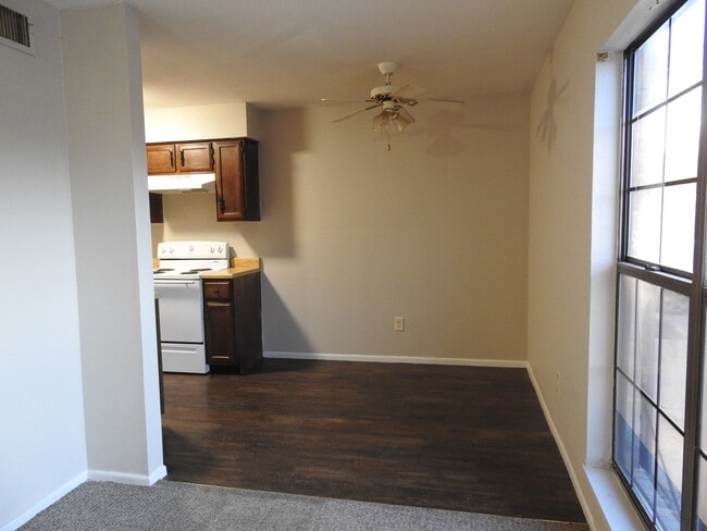 Photo - 2303 Elm Ave Unit 2