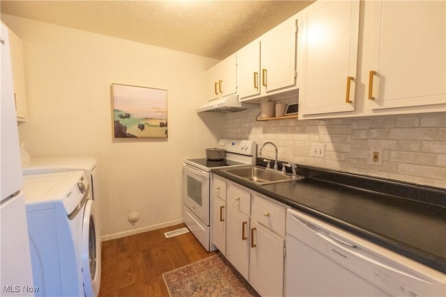 Photo - 216 Moore Rd Unit 3V