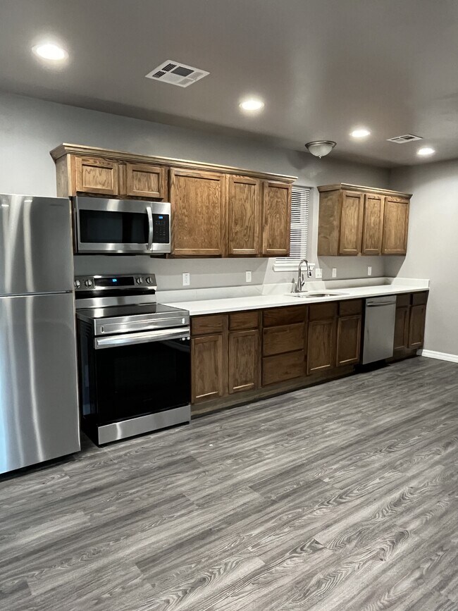 Photo - 211 S Ash Ave