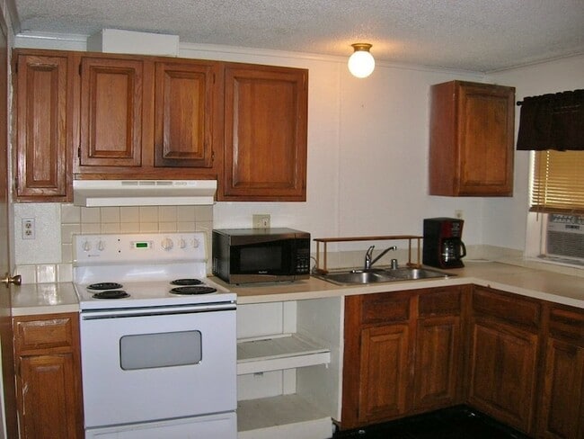 Building Photo - 205 E Elm St Rental