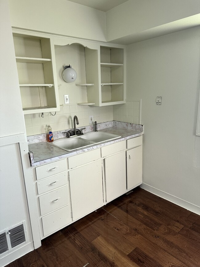 Photo - 745 Crawford St