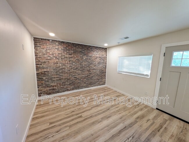 Photo - 810 13th St NW