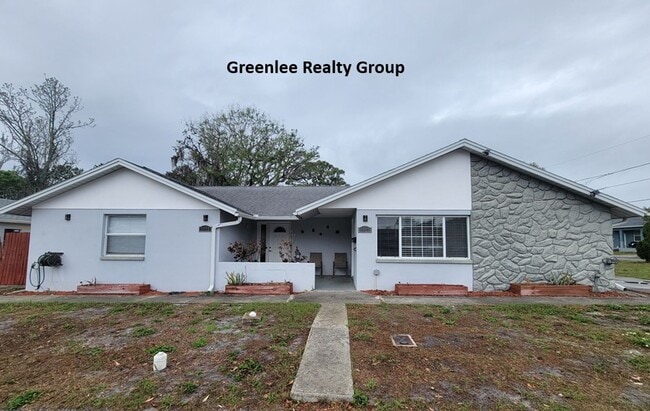 Building Photo - Walk to Downtown New Port Richey – Updated 2 Bed / 1 Bath Duplex!