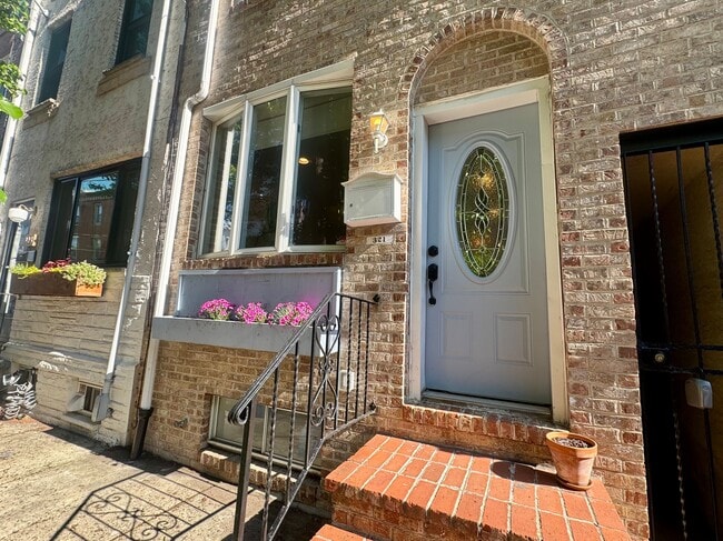 Photo - 321 Titan St