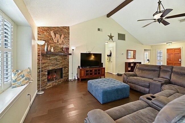 Photo - 1038 St John Dr