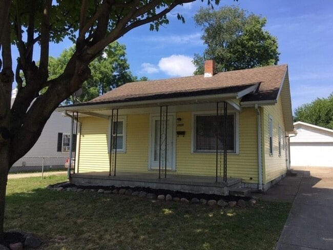 Building Photo - Cute House in Middletown