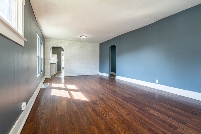 Photo - Spacious 2 bedroom/1 bathroom House in Cou...