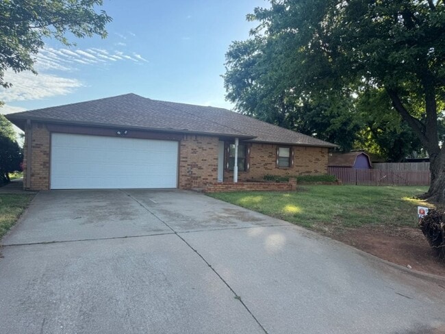 Building Photo - New paint, New flooring, New appliances in... Rental