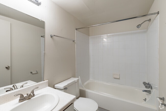 1BR, 1BA - 730SF - Belleville Pointe Apartments