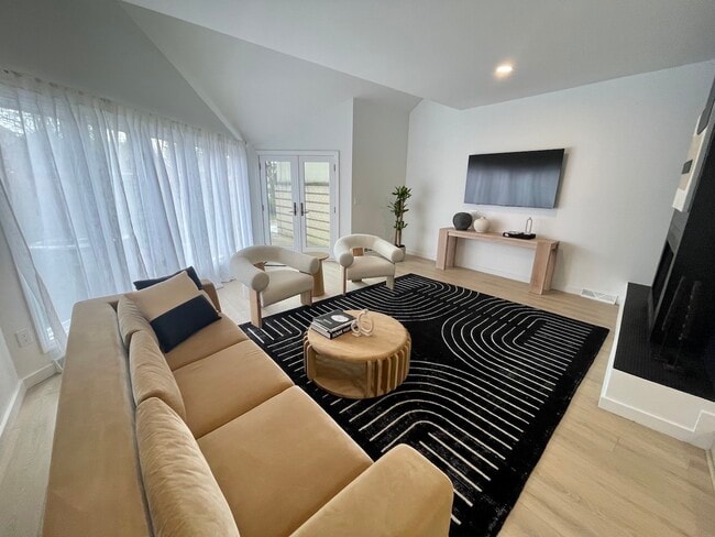 321 Gross St